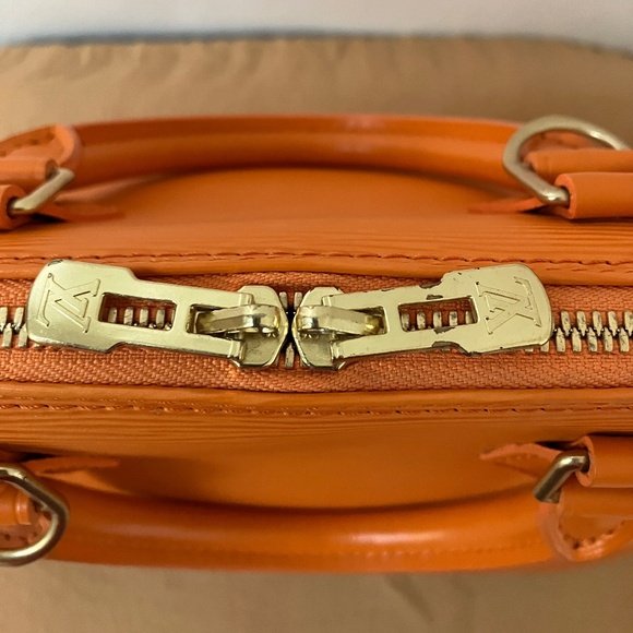 LOUIS VUITTON VINTAGE EPI MANDARIN ALMA - Picture 8 of 15